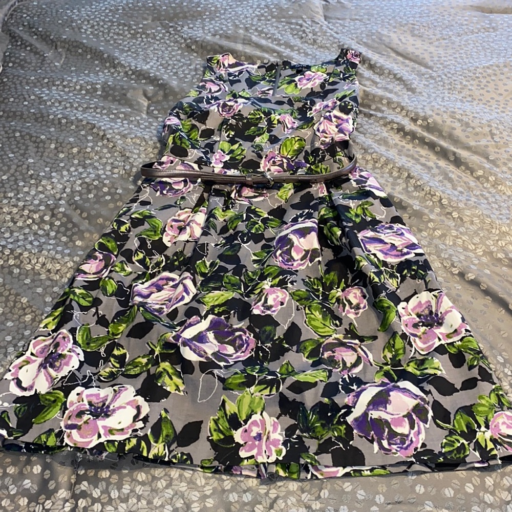 Woman’s flower dress! Size 10